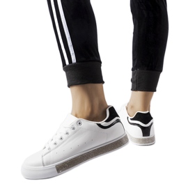 Fehér és fekete tornacipő Dina strasszokkal Fehér és fekete tornacipő Dina strasszokkal