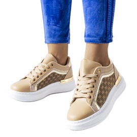 Bézs színű csillámokkal díszített cipő a Leo platformon