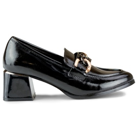 Fekete lakkozott, alacsony sarkú női cipő Fekete lakkozott, alacsony sarkú női cipő