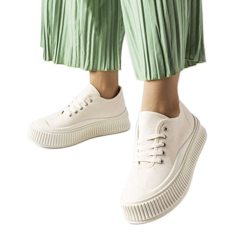 Bézs színű tornacipő vastag Rina platformon