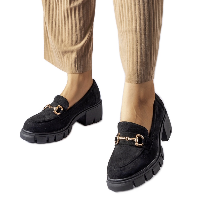 Fekete Irmina magas sarkú cipő