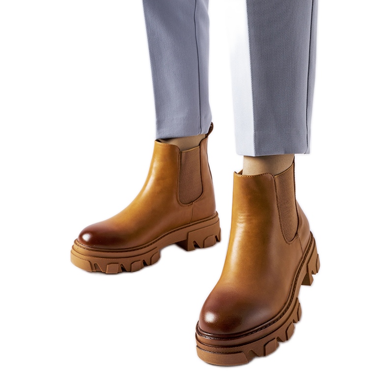 Barna masszív felbújós bokacsizma a Castelltől