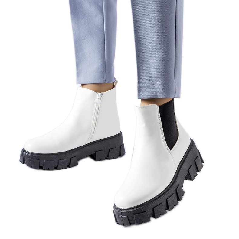 Masszív fehér és fekete Petronio bokacsizma