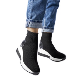 Fekete szövet tornacipő Casgio ékekkel