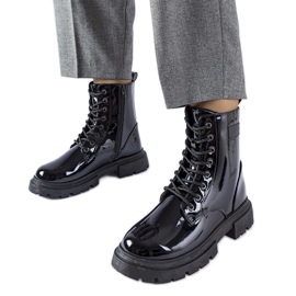 Inna Fekete, szigetelt, lakkos Mestervi csizma