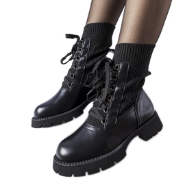 Fekete áttört tornacipő a Portico-tól