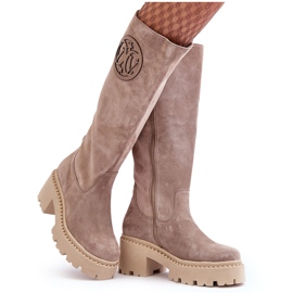 Lewski Shoes Női velúr térd feletti csizma, sötét bézs Lewski 3367 Lewski Shoes Női velúr térd feletti csizma, sötét bézs Lewski 3367