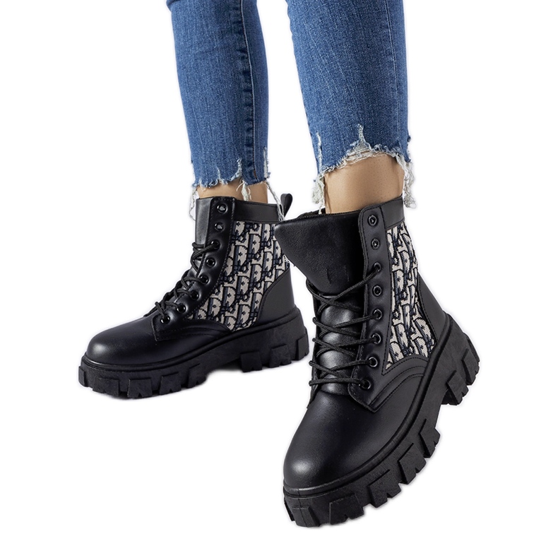 Fekete bokacsizma dekoratív Madelene felirattal