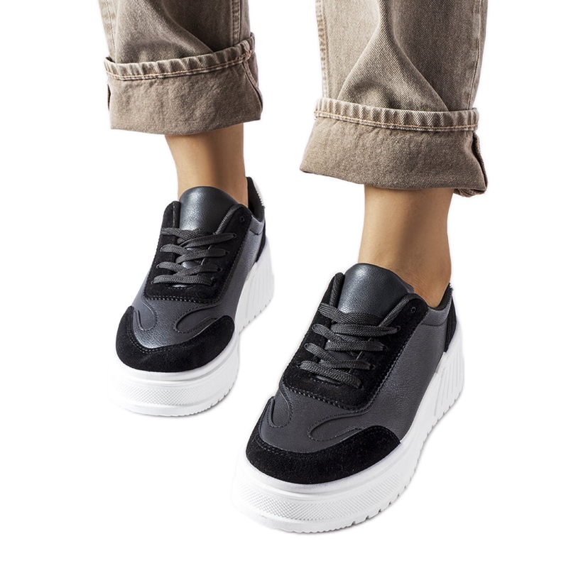 Fekete tornacipő vastag Seluci platformon Fekete tornacipő vastag Seluci platformon