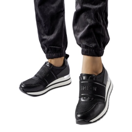 Fekete tornacipő ezüst Andre díszítéssel Fekete tornacipő ezüst Andre díszítéssel