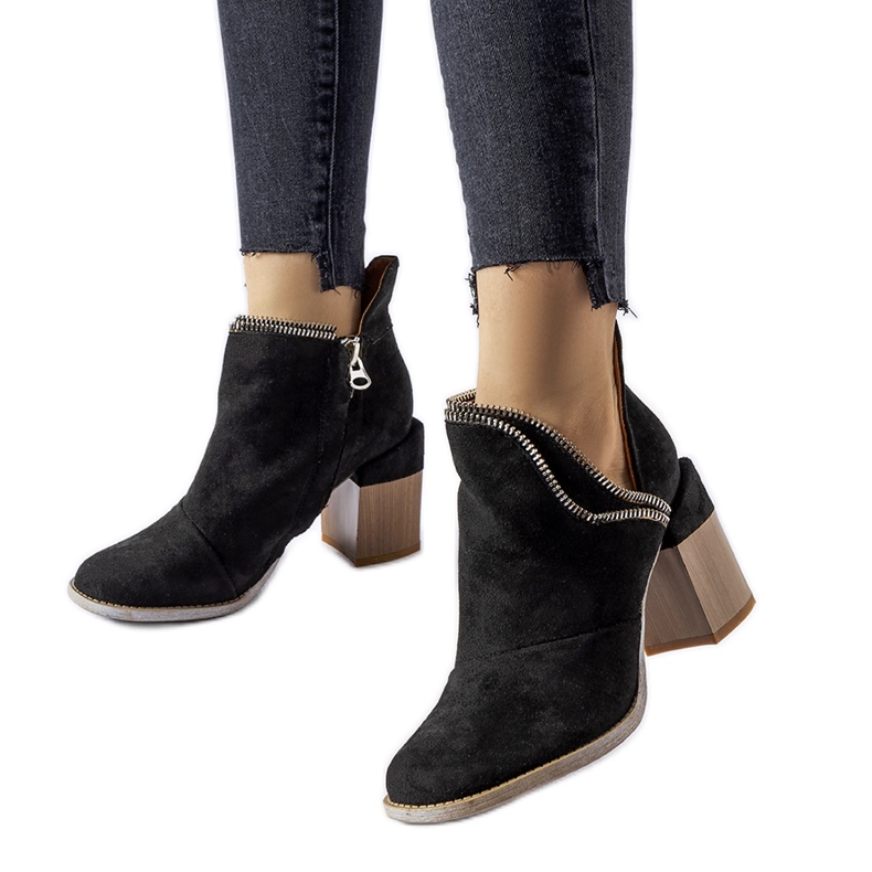 Fekete bokacsizma dekoratív Odo sarkon