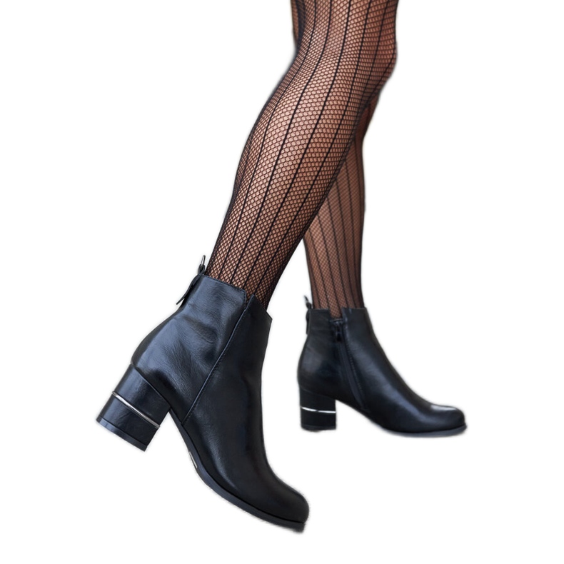 Fekete bokacsizma dekoratív Batista sarokkal