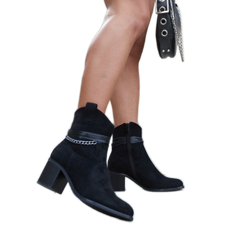 Fekete magas sarkú cowboy csizma Netanel lánccal