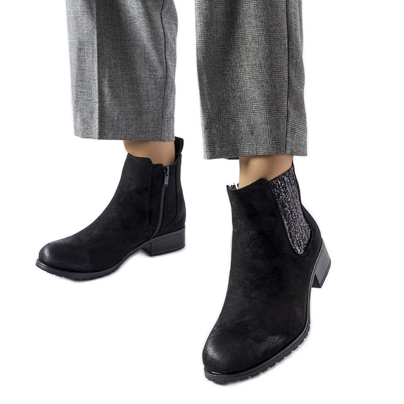 Fekete lapos bokacsizma dekoratív Arnoux betéttel