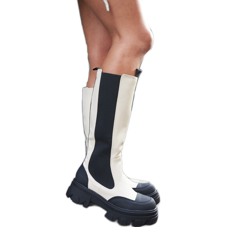 Barrios masszív bézs csizma futófelülettel Barrios masszív bézs csizma futófelülettel