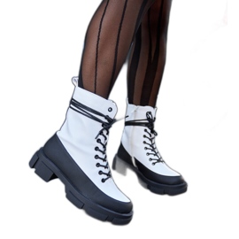 Fehér és fekete szigetelt Apodaca munkások