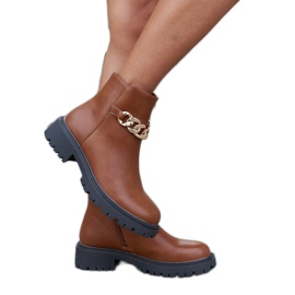 Barna bokacsizma Bonsaint lánccal díszítve