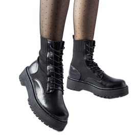 Fekete Sebastiano felbújós zoknis munkások Fekete Sebastiano felbújós zoknis munkások