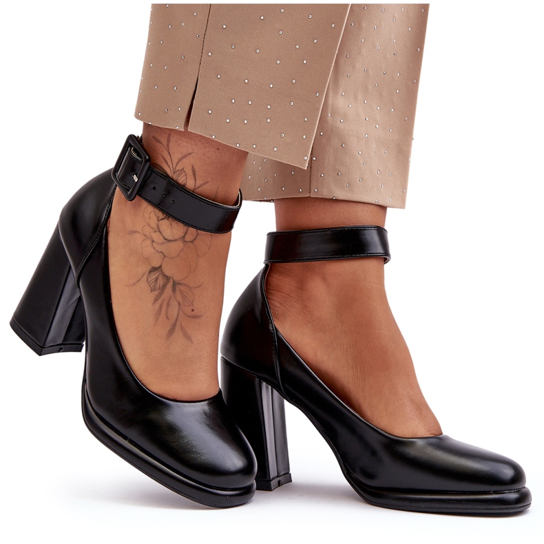 WS1 Fekete sarkú szivattyúk csattal Idovana