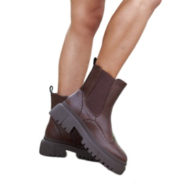 Barna színű, Castella varrással díszített bokacsizma
