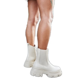 Krémszínű bokacsizma D'Isola gumibetéttel bézs