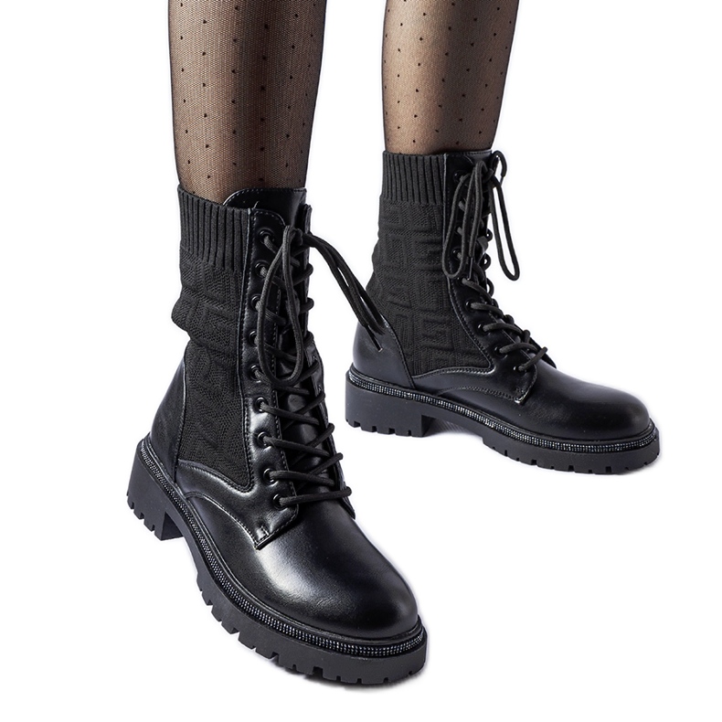 Fekete zoknis bokacsizma Emanuele strasszokkal