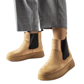 Sötétbézs bokacsizma a Benilde platformon