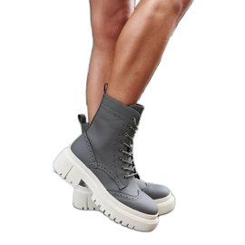 Nicla varrással díszített zöld csizma