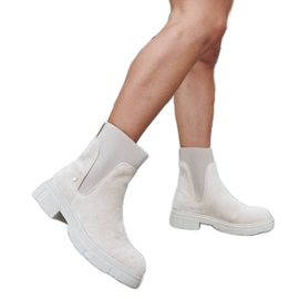 Inna Bézs színű felbújós bokacsizma az Adalricotól