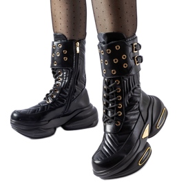 Fekete bokacsizma Veronese foltvarrással díszítve Fekete bokacsizma Veronese foltvarrással díszítve