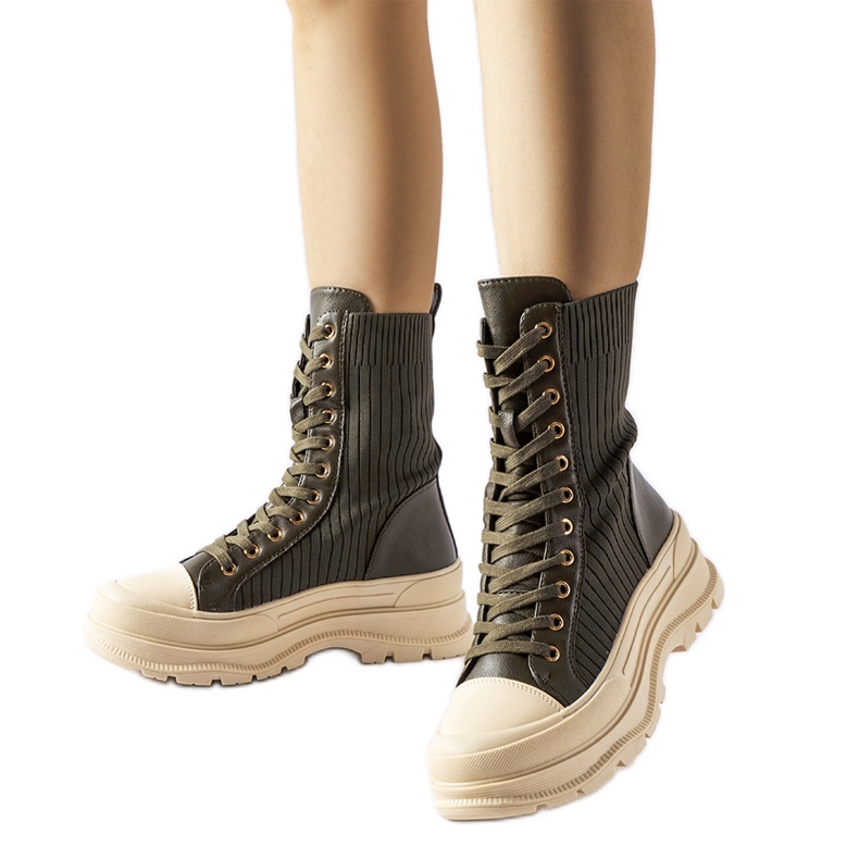 Sötétzöld csizma világos vastag talppal, Vitto