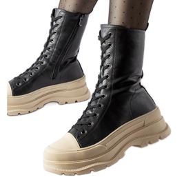 Fekete szigetelt cipő vastag Giselda talppal Fekete szigetelt cipő vastag Giselda talppal