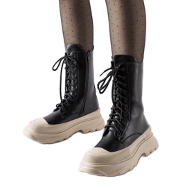 Fekete munkáscipő vastag bézs Crosia talppal Fekete munkáscipő vastag bézs Crosia talppal