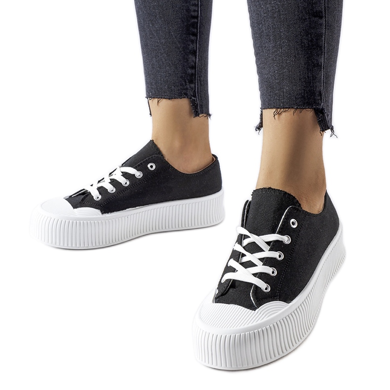 Fekete tornacipő fehér Fortunata platformon Fekete tornacipő fehér Fortunata platformon