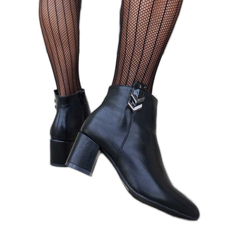 Fekete alacsony sarkú Aniceto bokacsizma