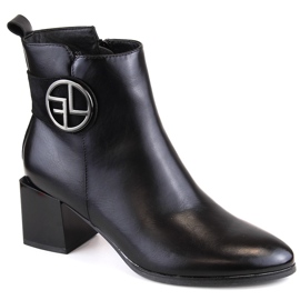 Női fekete, hőszigetelt bokacsizma dekoratív magassarkún, Potocki SZ12227