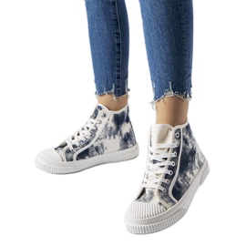 Inna Turistico sötétkék tornacipő horzsolásokkal