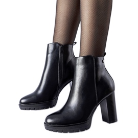 Fekete szigetelt magas sarkú csizma a Mulini márkától