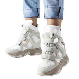 Fehér és menta ékszeres tornacipő a Novarese cégtől Fehér és menta ékszeres tornacipő a Novarese cégtől