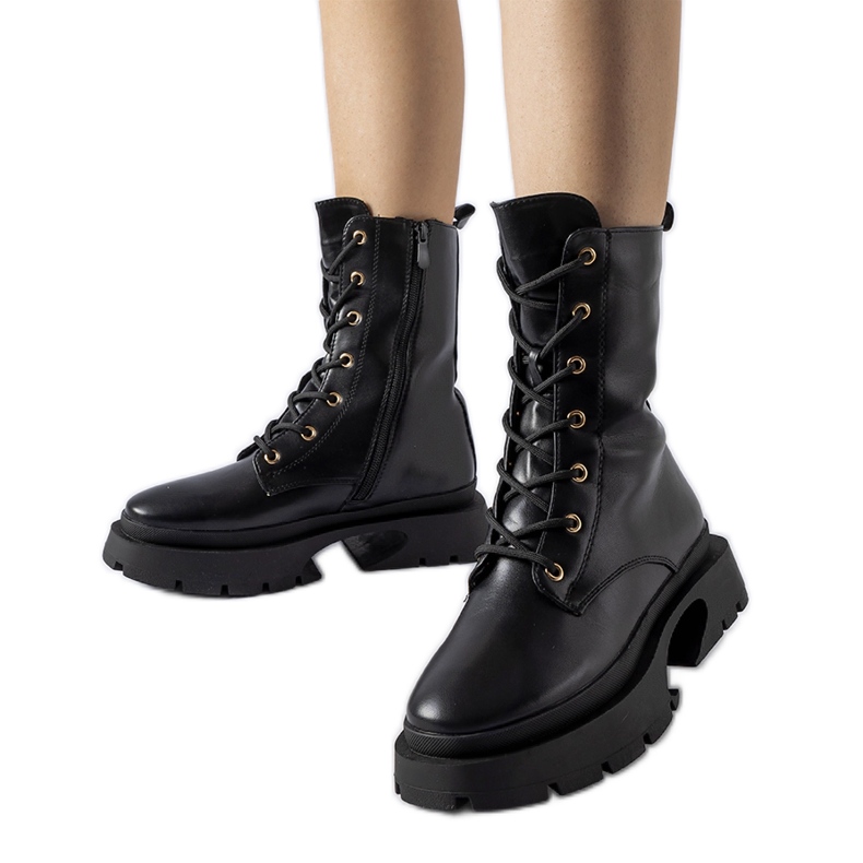 Fekete szigetelt fűzős bokacsizma az Aeroporto-tól