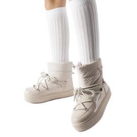Bézs színű hőszigetelt hócsizma elasztikus Oslaviával