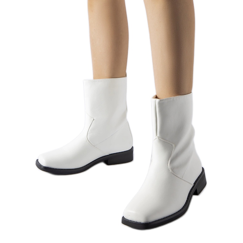 Fehér szigetelt bokacsizma négyzetes orrral Bel