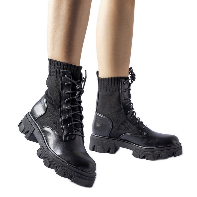 Fekete Primero felbújós zoknis munkások