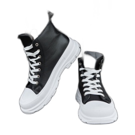 Fekete magas platformú tornacipő a Jose-tól Fekete magas platformú tornacipő a Jose-tól