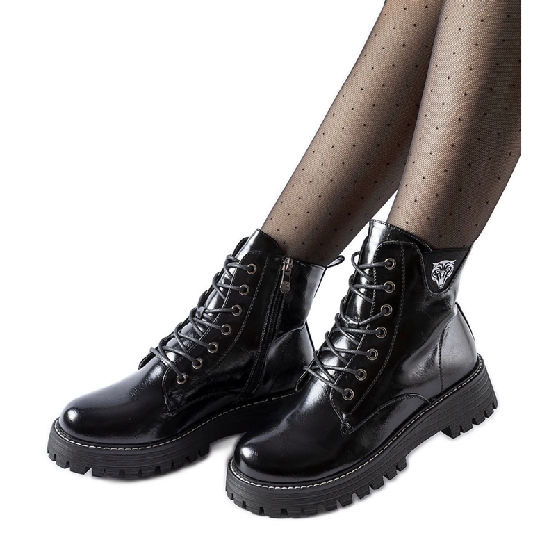 Fekete, szigetelt, lakkozott Bunga munkások