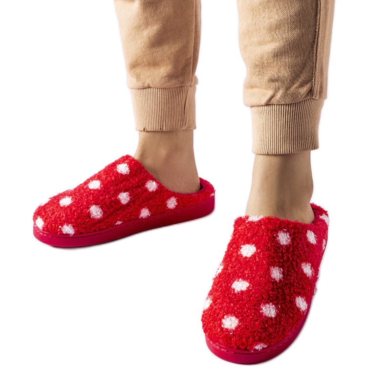 Piros meleg papucs fehér pöttyökkel a Lainotól