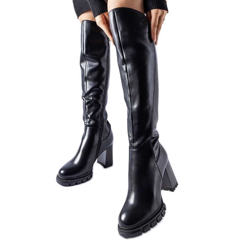 Fekete hosszú, meleg magas sarkú csizma Fekete hosszú, meleg magas sarkú csizma