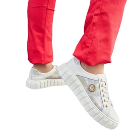 Bézs színű bőr tornacipő strasszokkal