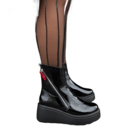 Fekete, szigetelt ékcsizma