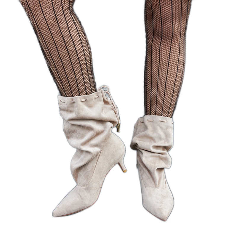 Bézs színű, öko-velúr, alacsonyan csúszós csizma Bézs színű, öko-velúr, alacsonyan csúszós csizma